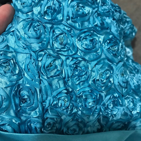 NWT! Gorgeous party dress! Size 7. Make an OFFER! - Picture 2 of 3